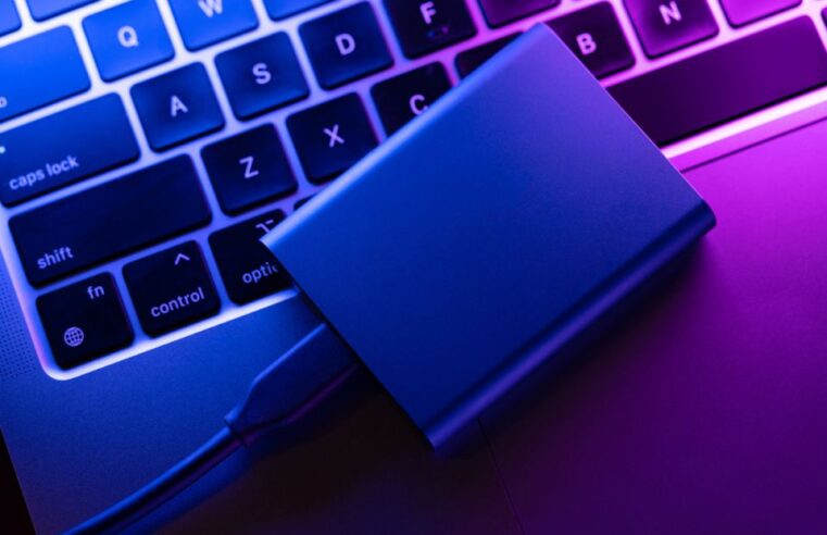 Preços de SSDs devem subir até 50% em 2024, segundo relatório