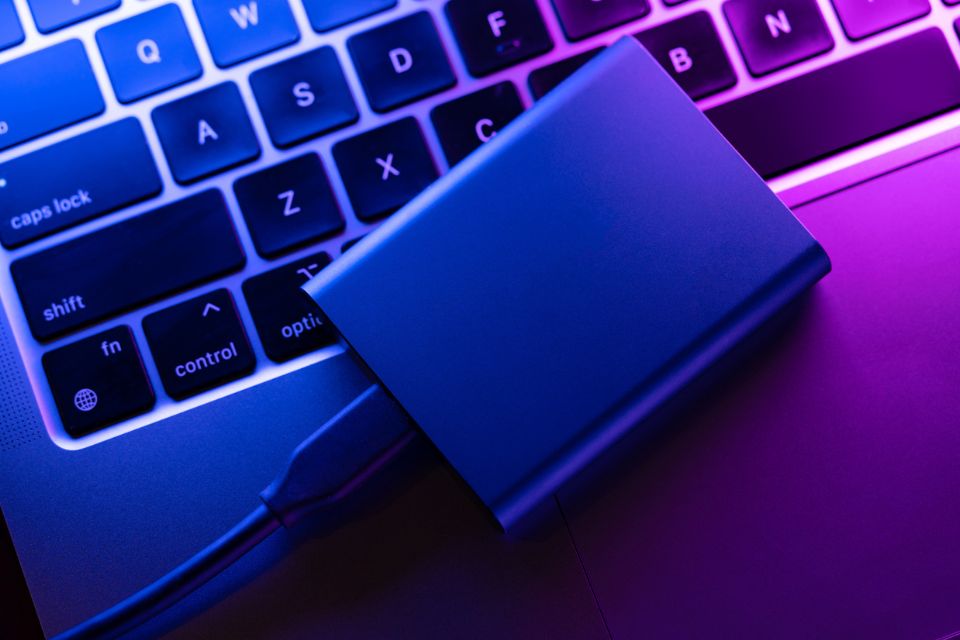Preços de SSDs devem subir até 50% em 2024, segundo relatório