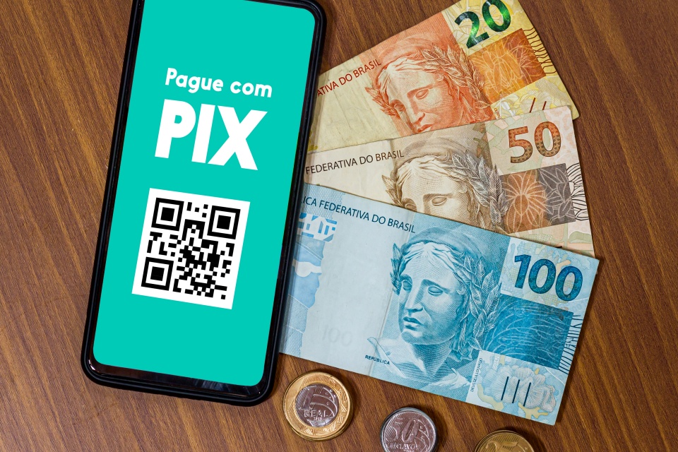 Transações por Pix batem recorde em 2023 e alcançam R$ 15,3 trilhões