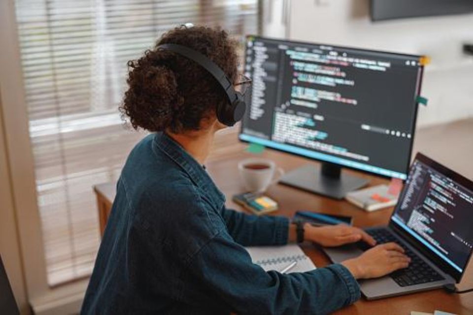 iFood e Oracle oferecem 8 mil bolsas de estudo para curso de programação