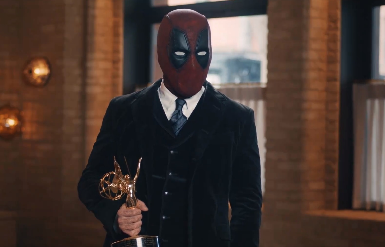 Ryan Reynolds vence Emmy e faz discurso como Deadpool