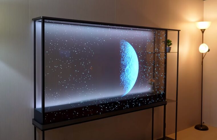 LG apresenta TV com tela que fica transparente na CES 2024! Veja como funciona