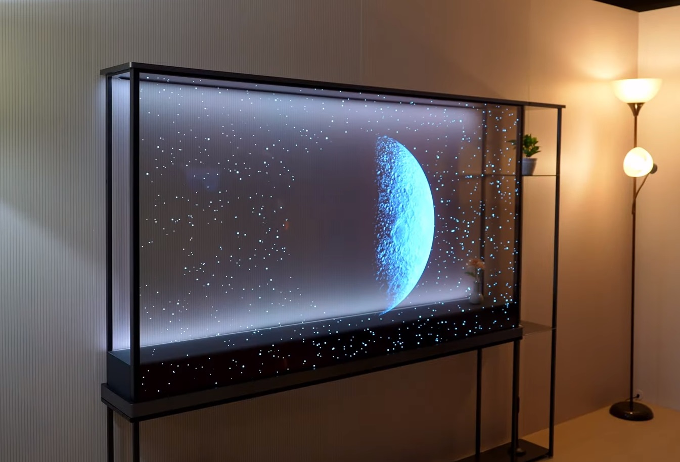 LG apresenta TV com tela que fica transparente na CES 2024! Veja como funciona