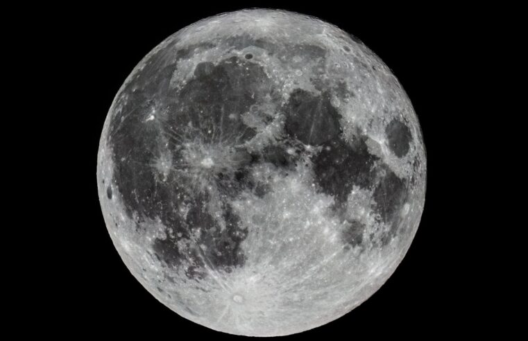 NASA leva restos mortais humanos à Lua, mesmo sob fortes críticas