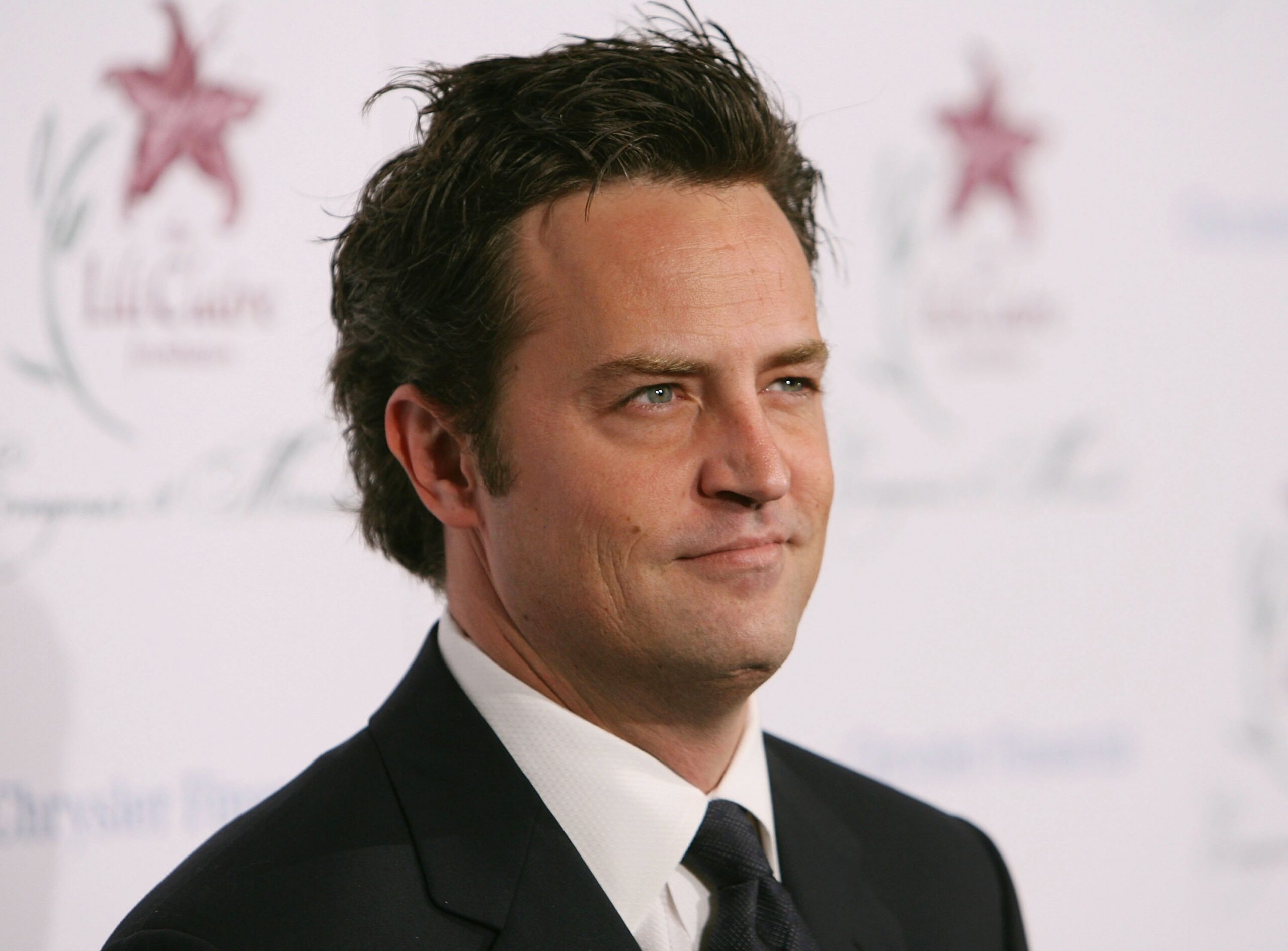 Matthew Perry é lembrado em homenagem emocionante no Emmy 2024