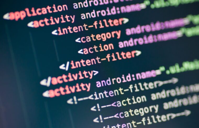 Alura oferece curso gratuito e imersivo de front-end; veja como se inscrever