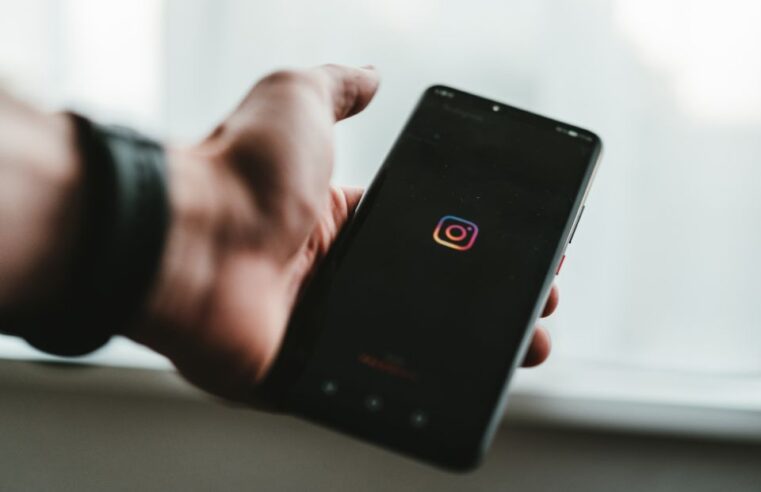 Instagram irá sugerir que adolescentes fechem o app durante a noite