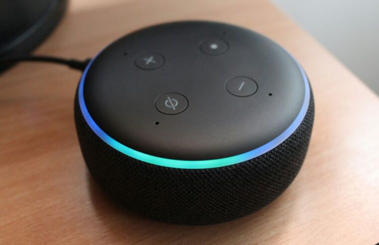 Amazon trabalha em nova versão paga e com IA da Alexa
