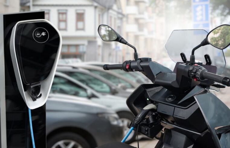 É necessário ter CNH para dirigir motos elétricas?