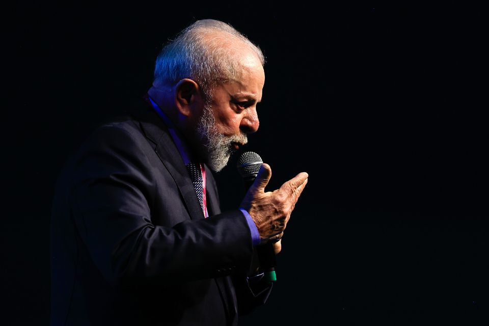 Presidente Lula critica a concentração do desenvolvimento de IA nas ‘mãos de poucos’