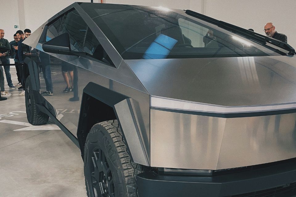 12 recursos surpreendentes do incrível Tesla Cybertruck