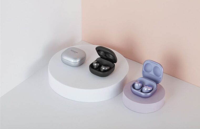 Galaxy Buds 3 pode ter design com hastes e suporte a gestos de pinça
