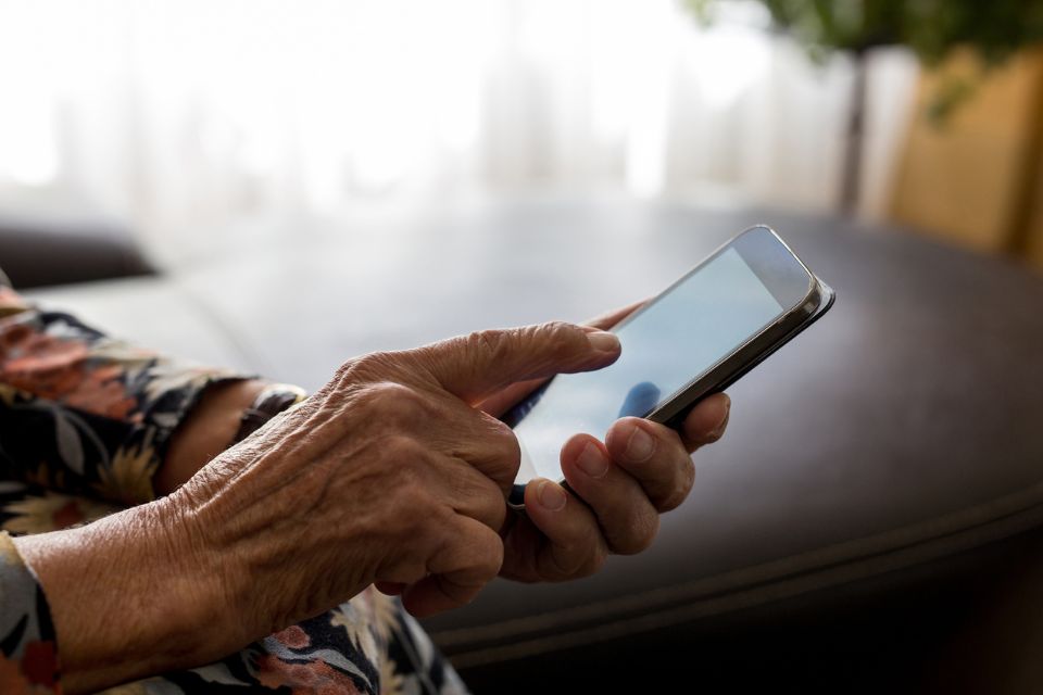 É possível usar aplicativos de bancos em celulares antigos?