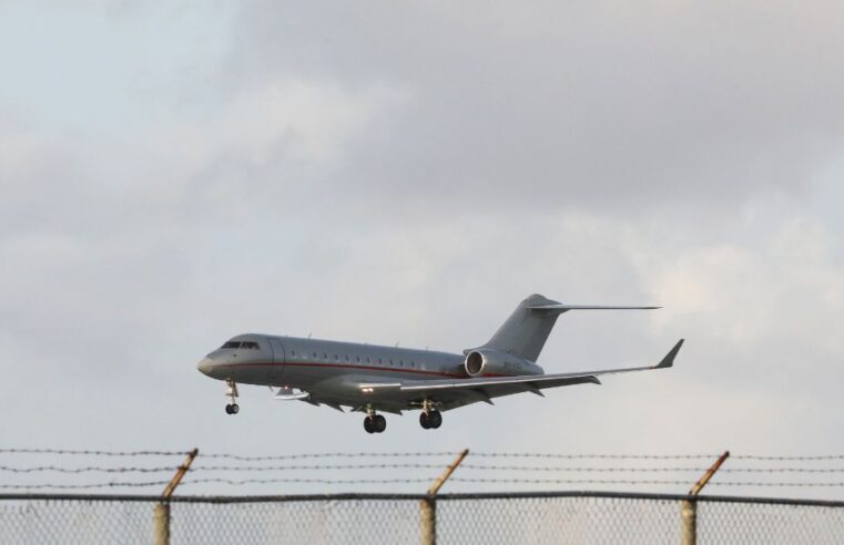 Voo de Julian Assange foi o mais monitorado do mundo no FlightRadar24