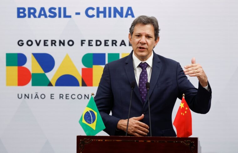 Taxa de compras estrangeiras abaixo de US$ 50 começa em agosto, diz Haddad