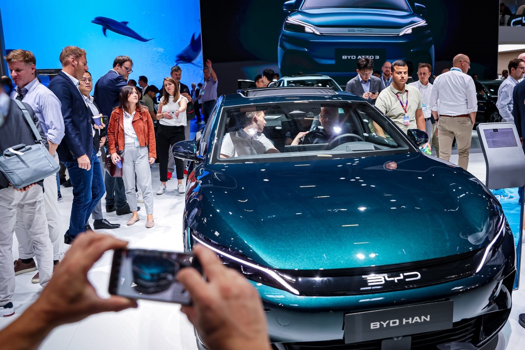 Montadoras brasileiras querem barrar carros elétricos chineses com taxas mais altas