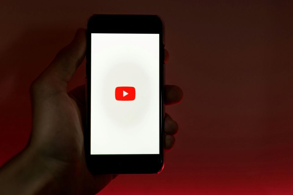 YouTube Premium ganha IA ‘tira-dúvidas’ e mais recursos para o Shorts