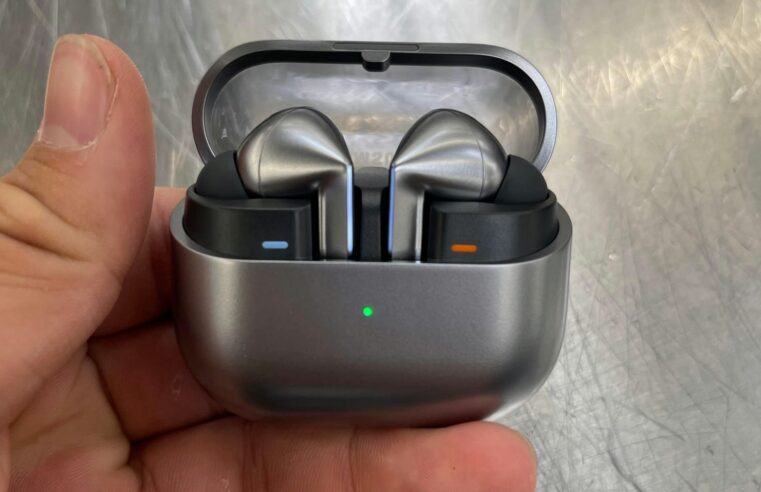 Alguém conseguiu comprar o Galaxy Buds 3 Pro antes da hora; veja fotos