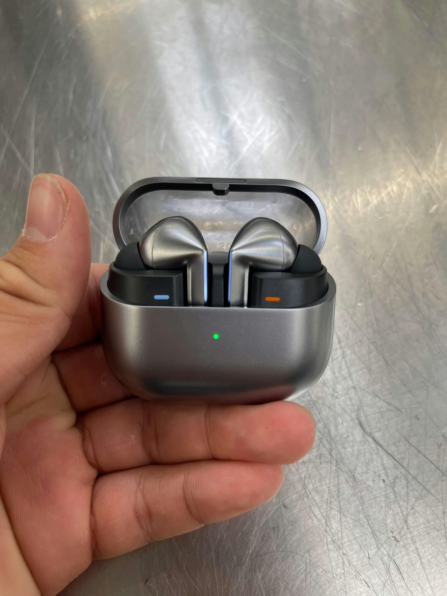Alguém conseguiu comprar o Galaxy Buds 3 Pro antes da hora; veja fotos