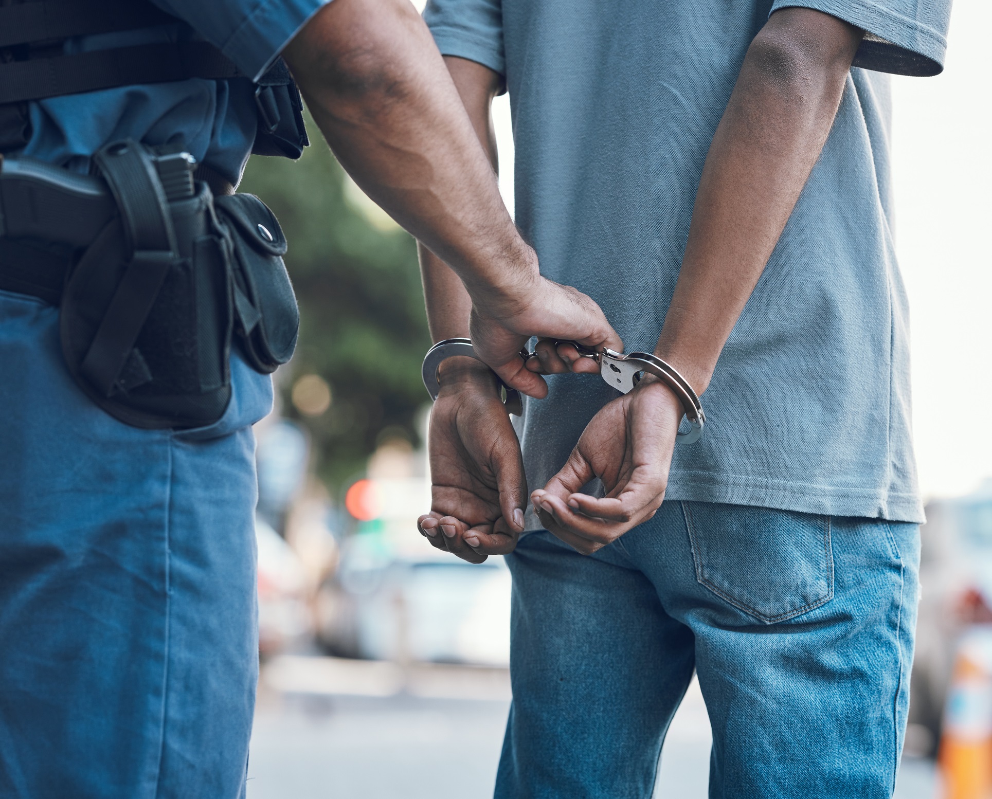 Vítima de abuso pede ajuda pelo iFood e polícia prende o suspeito