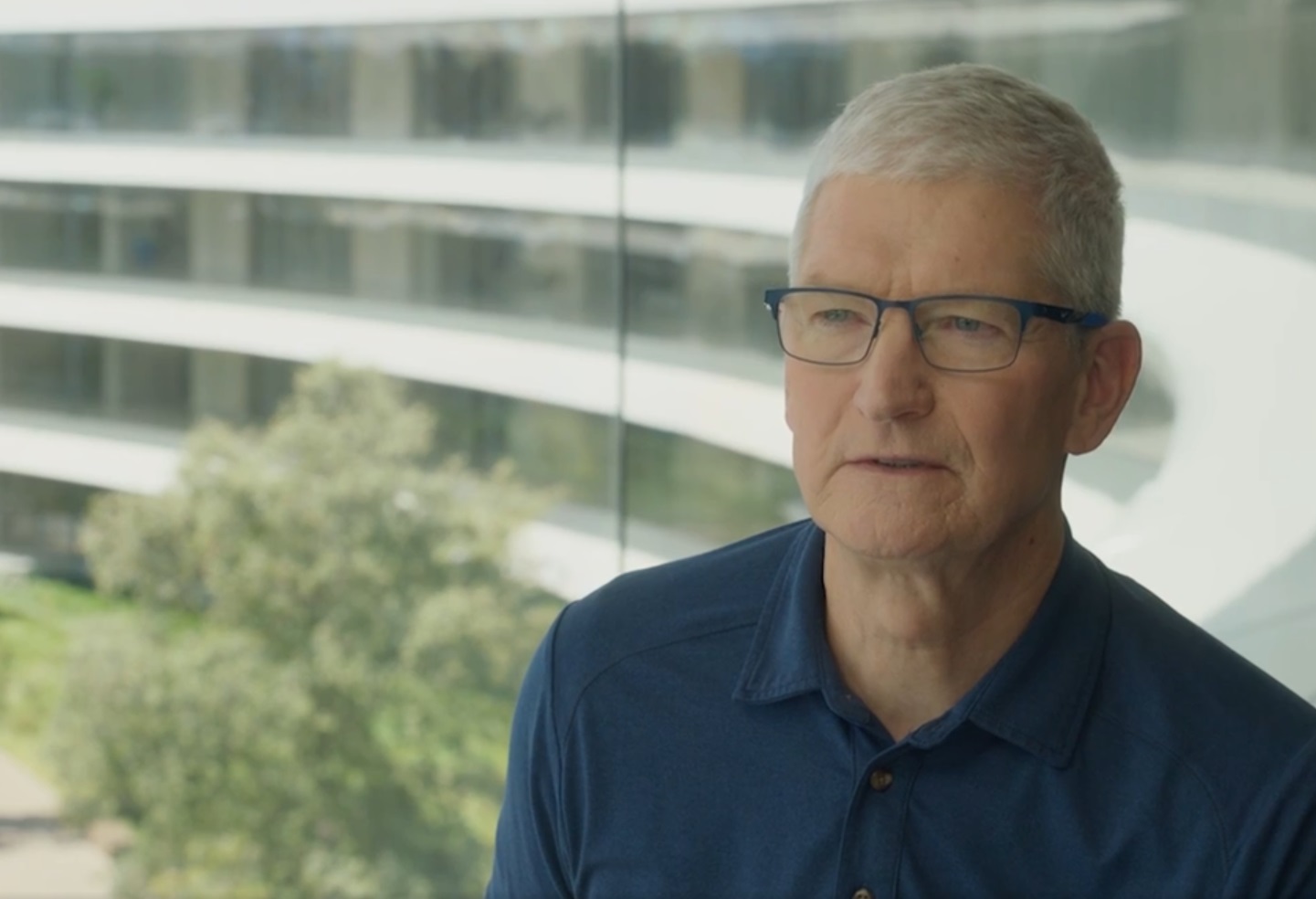 Tim Cook diz que usa o Apple Vision Pro todos os dias