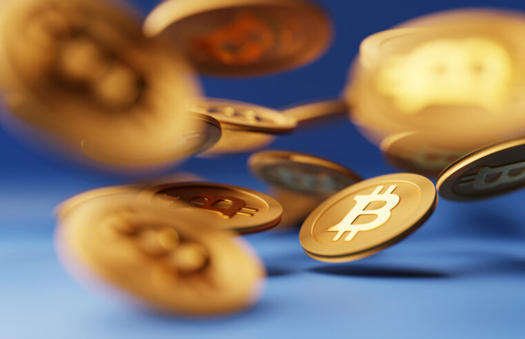 Bitcoin decola e supera US$ 63 mil após atentado contra Donald Trump