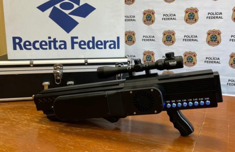 Polícia Federal prende homem com fuzil antidrones no Rio de Janeiro