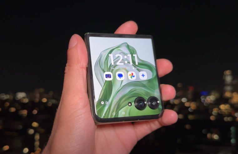 Motorola lança Razr 50 Ultra no Brasil: dobrável tem tela ainda maior e câmera telefoto