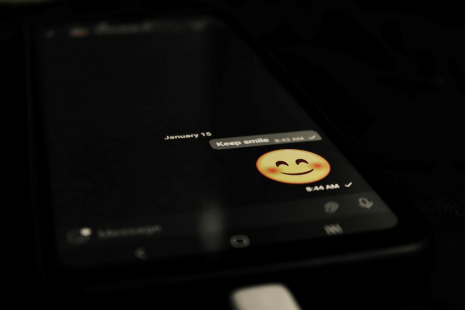 WhatsApp inicia testes com emojis animados no Android