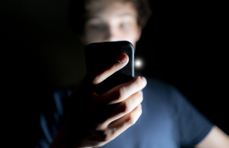 Apple é criticada por não denunciar e banir imagens de abuso infantil