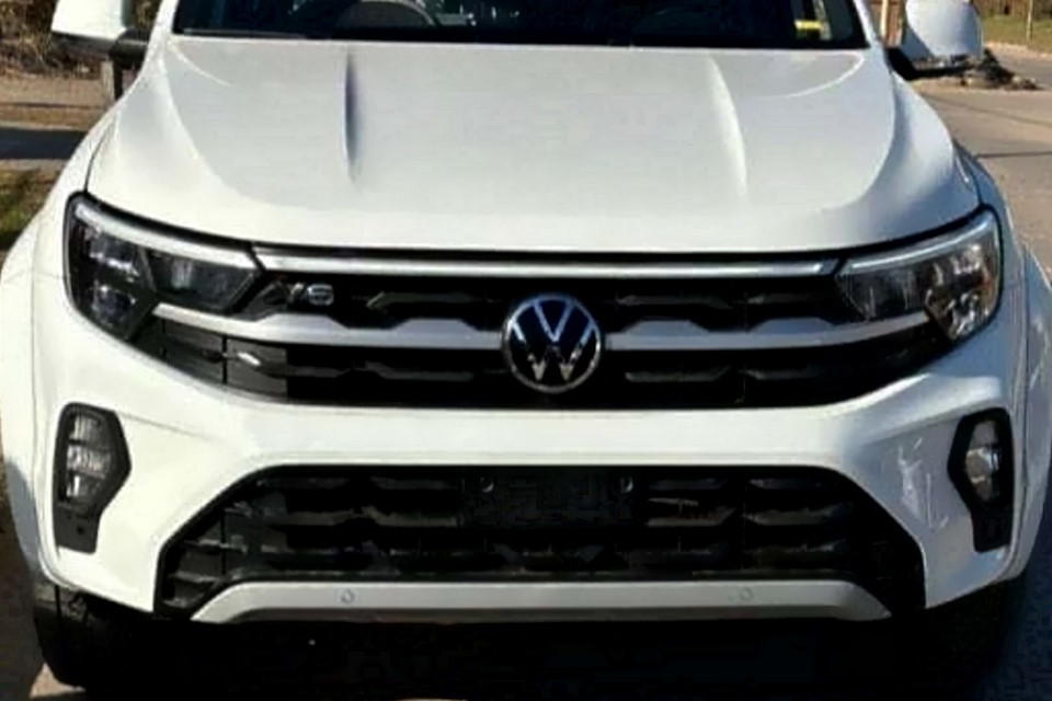 Amarok 2025; novas fotos revelam mais detalhes sobre a picape atualizada