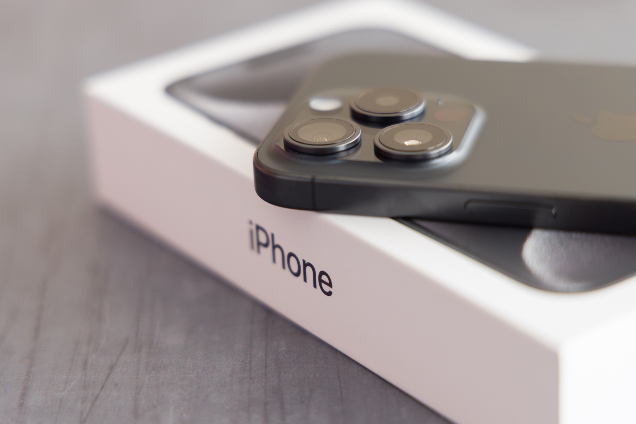 iPhone dobrável deve sair em 2026 e ser no formato flip, segundo rumores