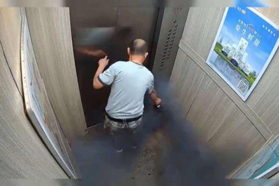 Chinês morreu após bateria de bicicleta elétrica explodir em elevador? Investigamos