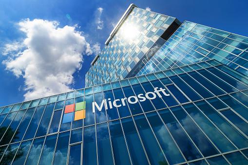 Executivo da Microsoft diz que tudo que está na internet é ‘grátis’, então pode ser usado para treinar IA