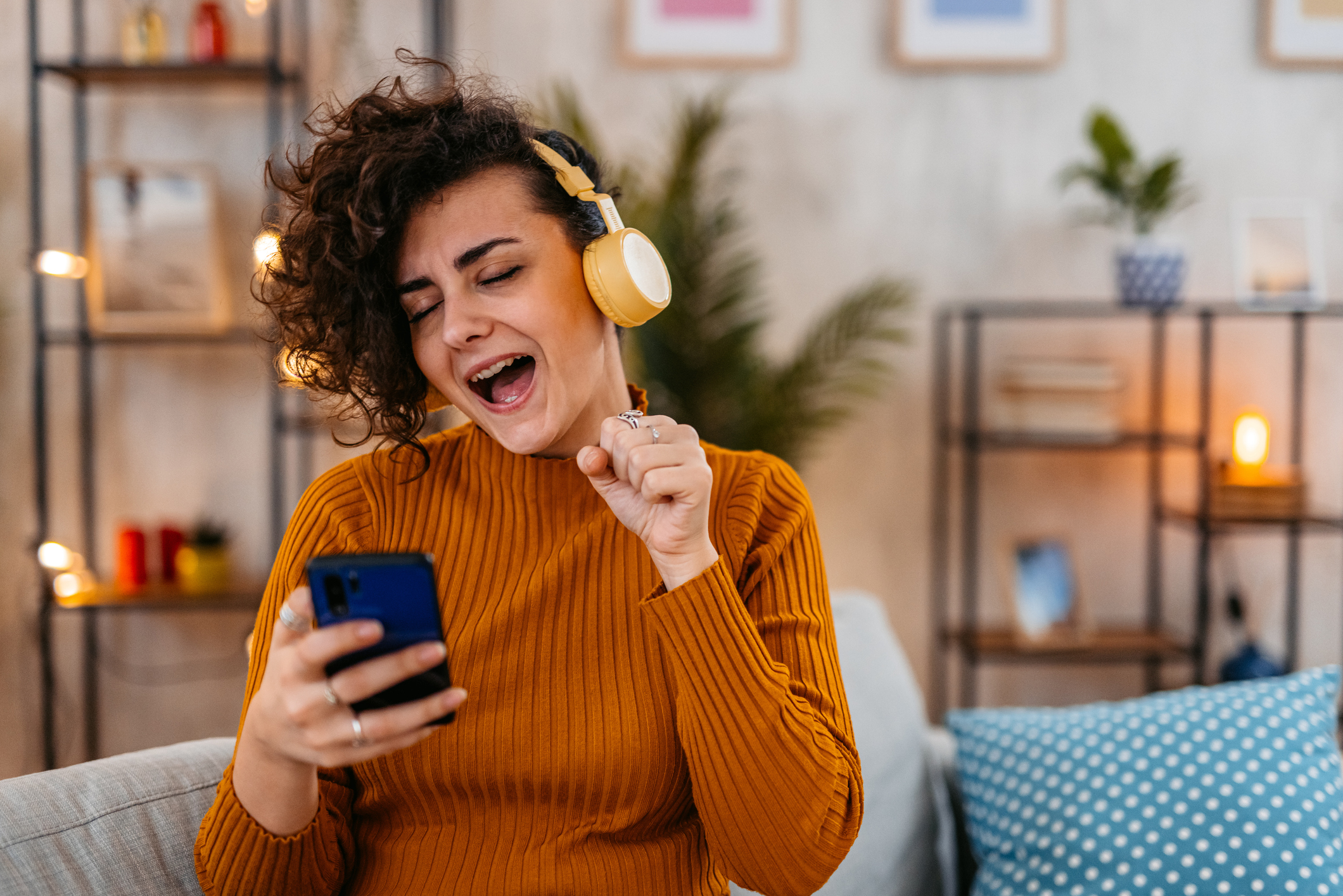 TikTok terá função que permite pesquisar músicas cantarolando e assobiando