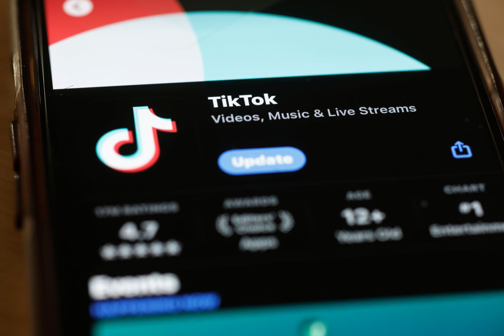 EUA acusam TikTok e coletar dados e manipular usuários em temas polêmicos