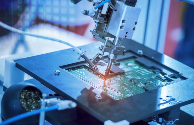 EUA vão exigir que aliados não vendam equipamentos de chips para China; veja o porquê
