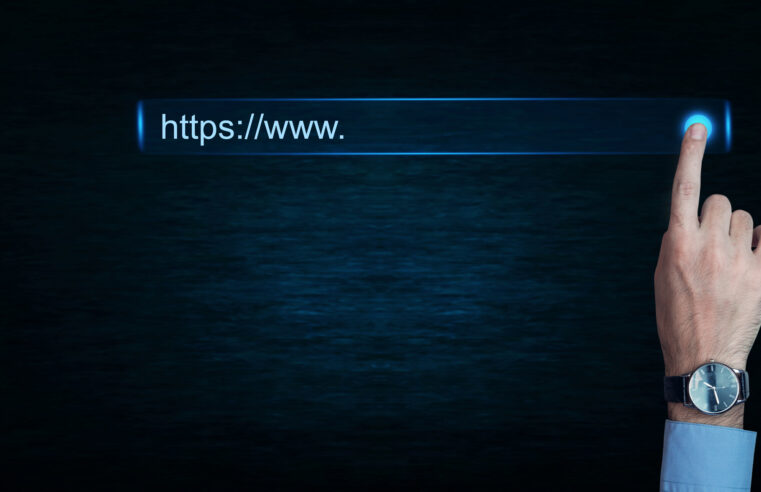 Hackers russos exploram vulnerabilidade para sequestrar domínios de sites