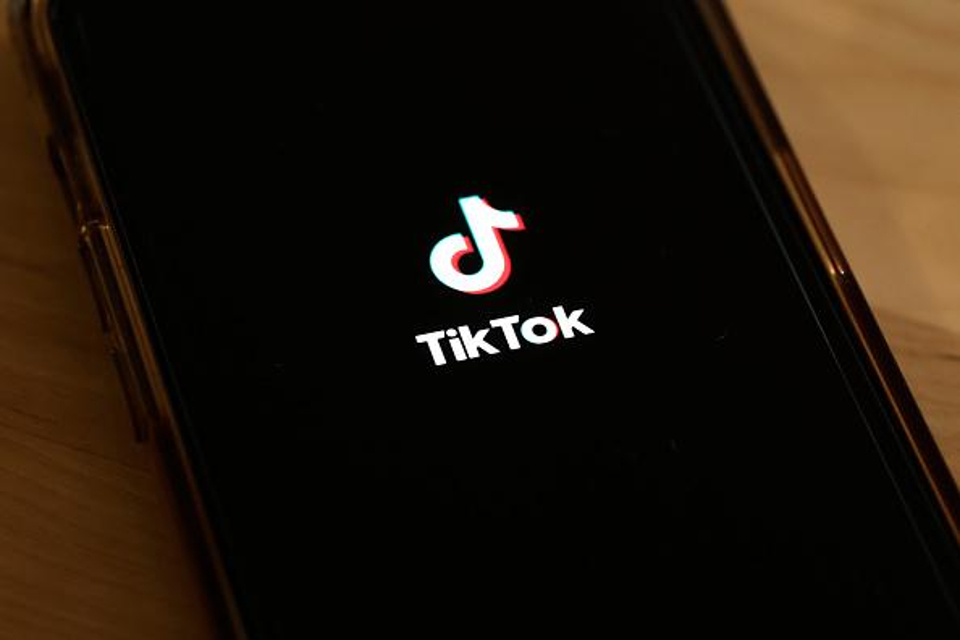 TikTok encerra programa de recompensas e evita banimento na Europa; entenda