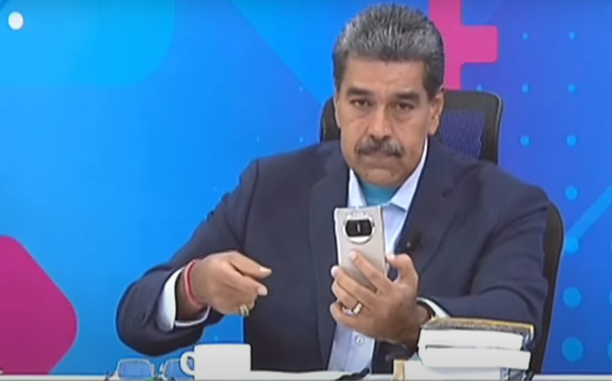 Maduro deleta WhatsApp ao vivo e faz campanha contra o app na Venezuela
