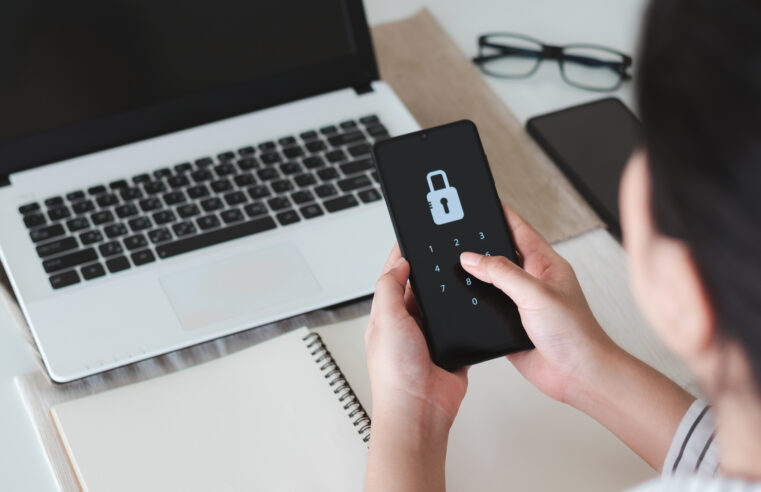 MJSP pede que Google e Apple incluam senha e biometria em apps de e-mail