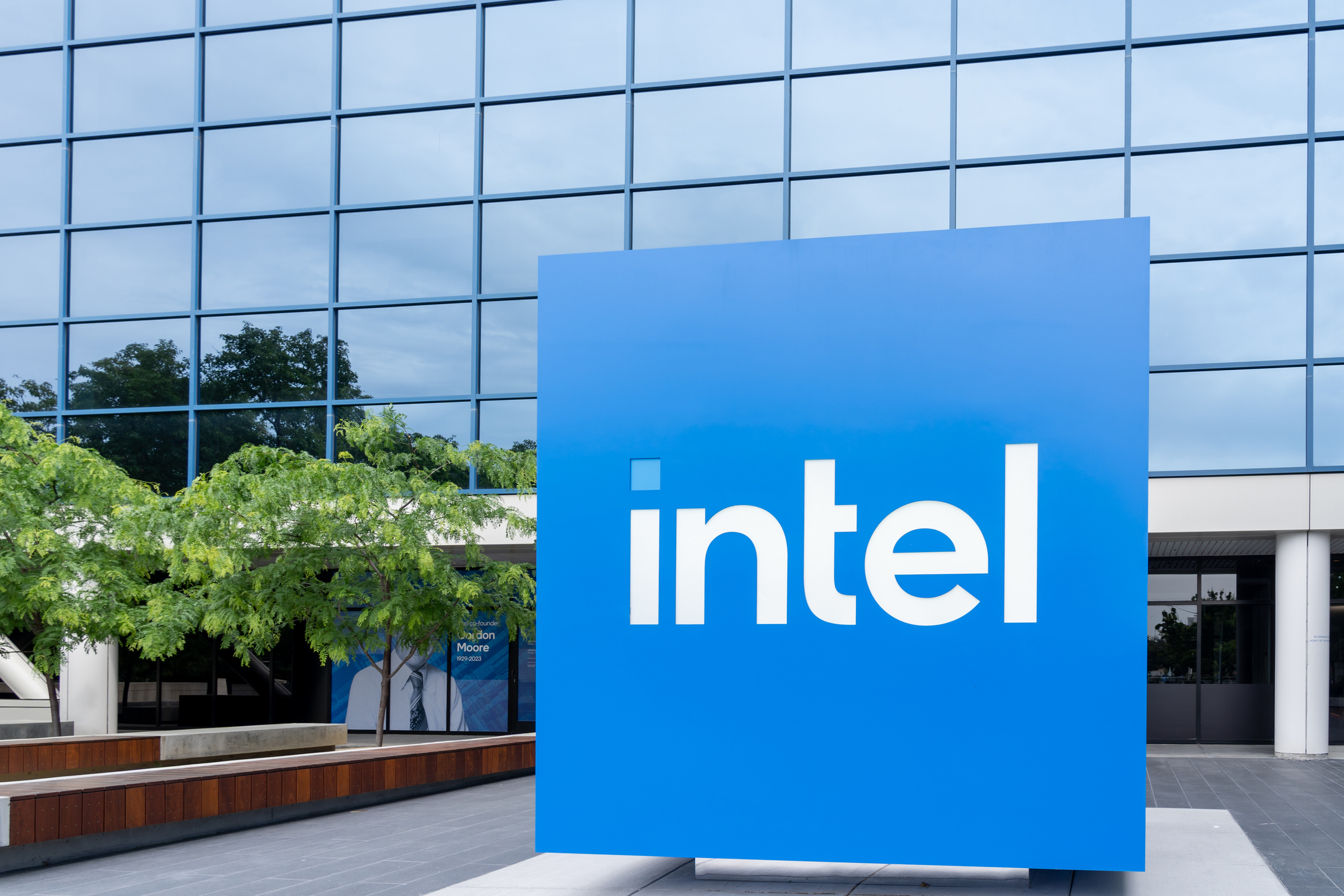 Intel quase comprou parte da OpenAI, mas perdeu chance e agora vive crise