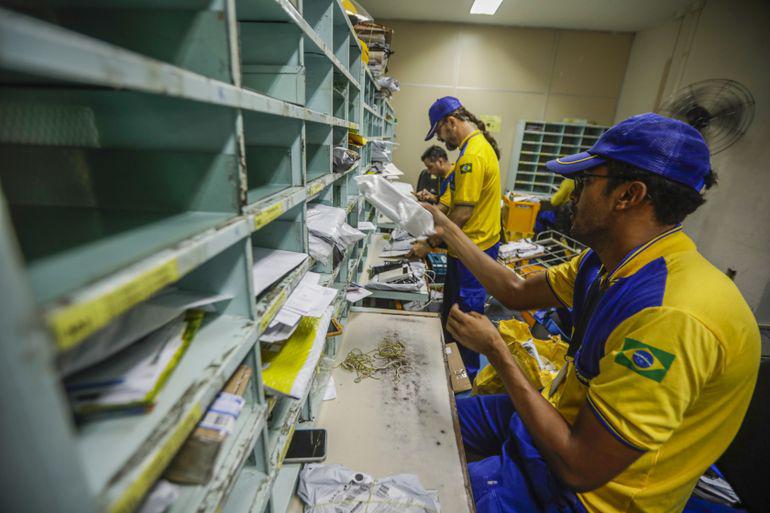 Correios: funcionários entram em greve por tempo indeterminado em 9 estados