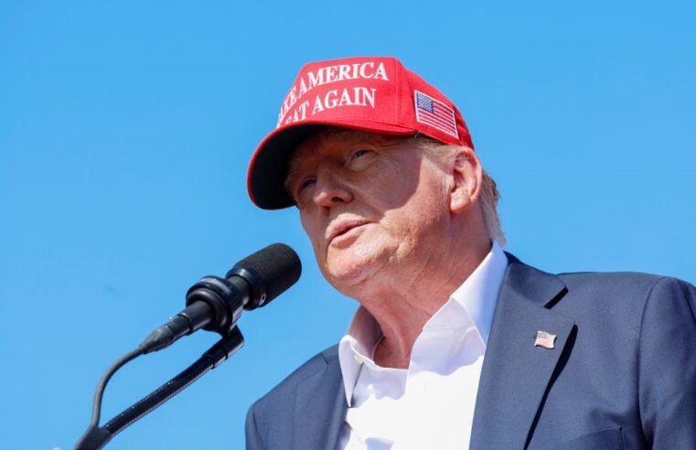 Campanha de Trump sofre invasão, tem documentos roubados e culpa o Irã