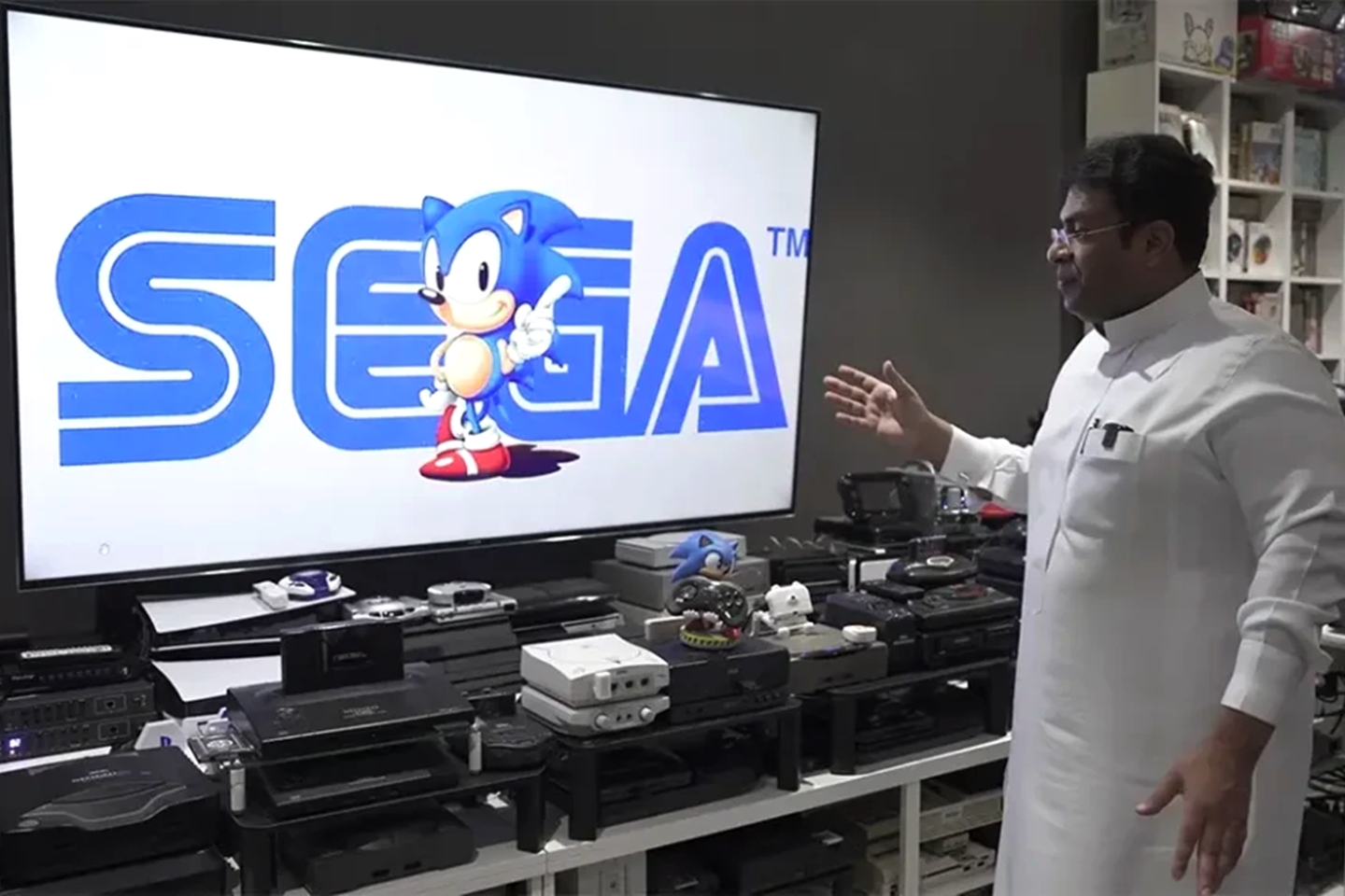 Jogador liga 444 consoles em uma TV para entrar no Livro dos Recordes