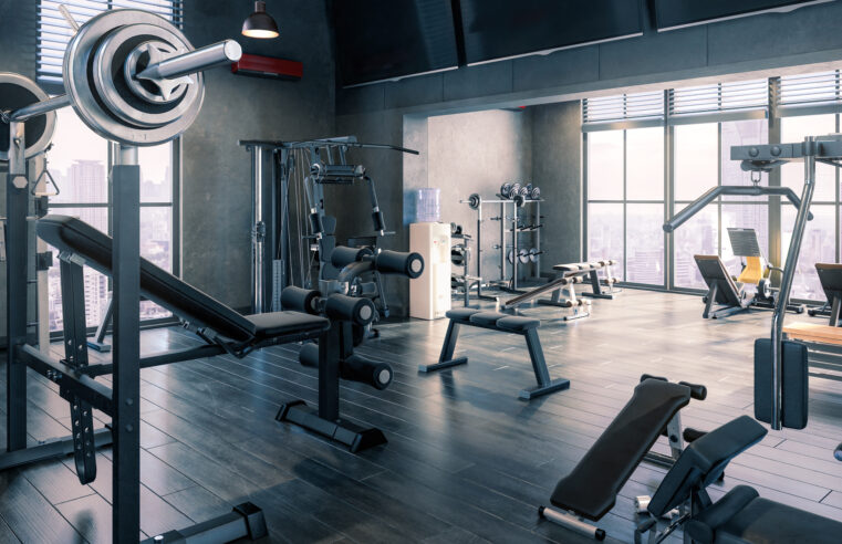 Um tour por academias que mostra a realidade da prática de exercícios