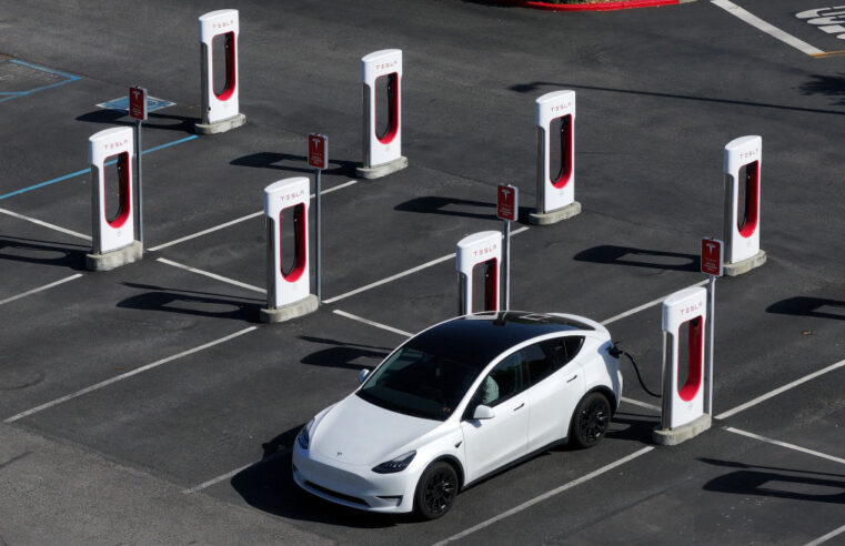Carros elétricos perdem até 50% do valor em um ano, diz estudo