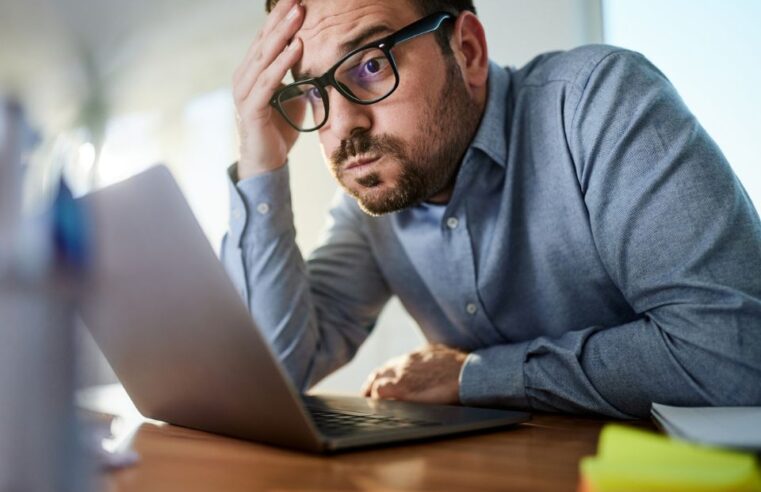 Tela do notebook piscando? Confira como resolver