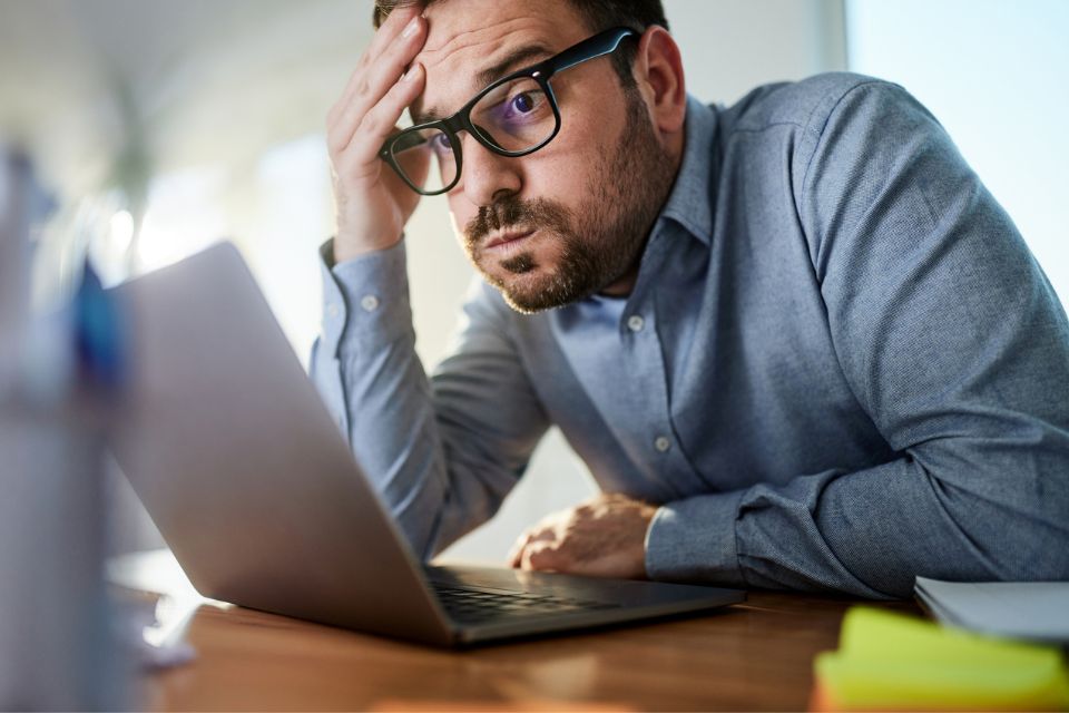 Tela do notebook piscando? Confira como resolver