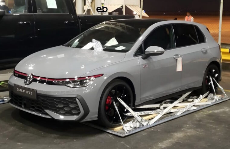 Será que vem? VW Golf GTI 2024 é flagrado desembarcando em Viracopos, SP
